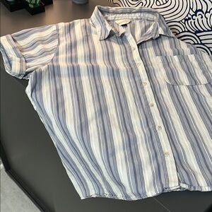 Universal Thread Blue and White Casual Button Down Shirt